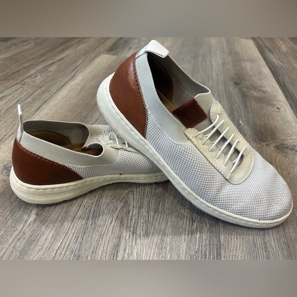 Men’s BORN Shoes 9.5